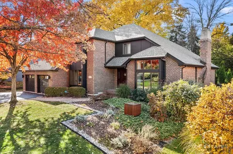 7612 Ridgewood Ln, Burr Ridge, IL 60527