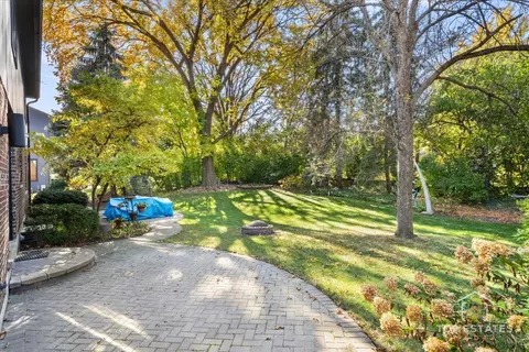 Exterior - 7612 Ridgewood Ln, Burr Ridge, IL 60527 photo 7 of 9