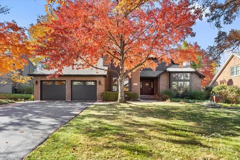 Exterior - 7612 Ridgewood Ln, Burr Ridge, IL 60527 photo 4 of 9
