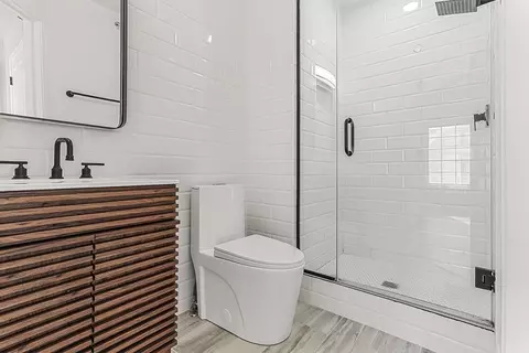Bath - 161 Lucerne Ct, Wheeling, IL 60090 photo 1 of 2
