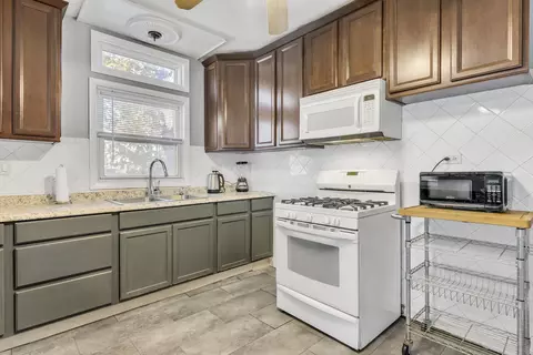 Kitchen - 5402 S 73rd Ave, Summit, IL 60501 photo 2 of 2