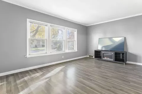 Living - 5402 S 73rd Ave, Summit, IL 60501 photo 1 of 3