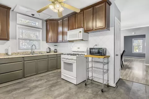 Kitchen - 5402 S 73rd Ave, Summit, IL 60501 photo 1 of 2