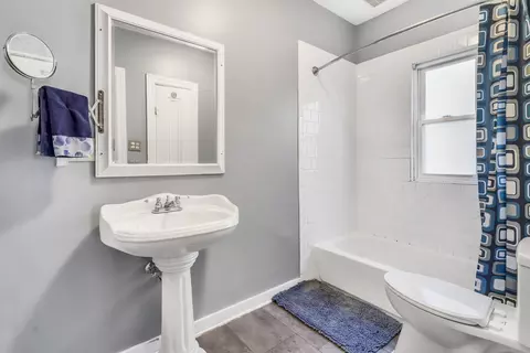 Bath - 5402 S 73rd Ave, Summit, IL 60501 photo 1 of 1