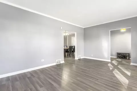 Living - 5402 S 73rd Ave, Summit, IL 60501 photo 2 of 3