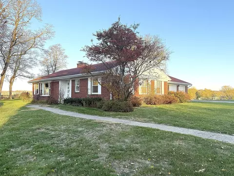 1432 Eustace Dr, Dixon, IL 61021