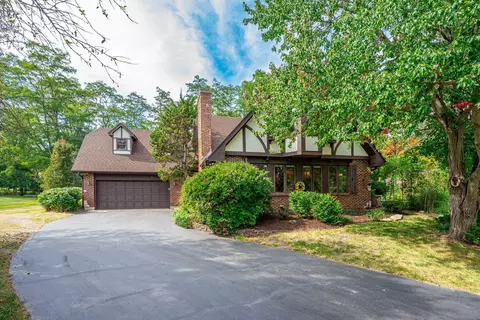 4511 Hanover Dr, Crystal Lake, IL 60012