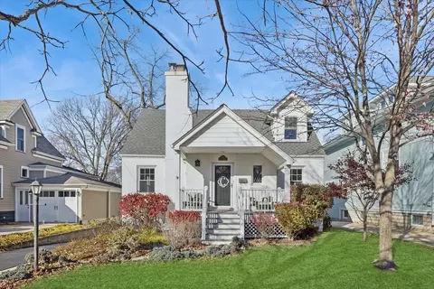 580 Hillside Ave, Glen Ellyn, IL 60137