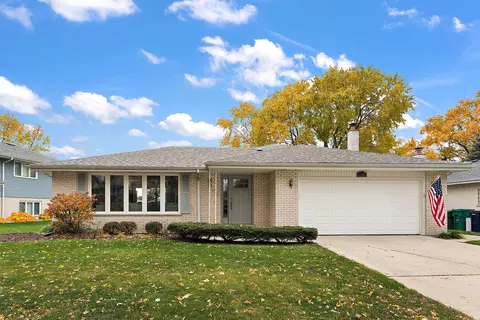 7749 Palm Dr, Orland Park, IL 60462