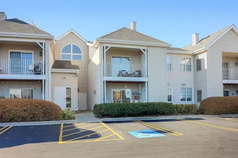 726 N Gary Ave #109A, Carol Stream, IL 60188