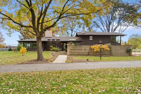 3246 Landwehr Rd, Northbrook, IL 60062
