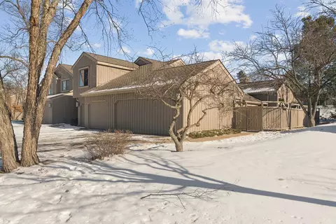 1261 Oak Hill Rd, Lake Barrington, IL 60010