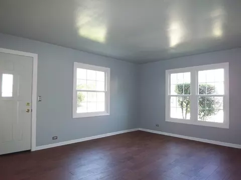 1925 Georgetown Ln, Hoffman Estates, IL 60169 photo 2
