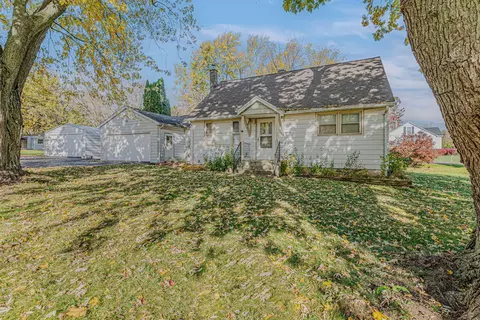 1414 Belle Plaine Ave, Gurnee, IL 60031