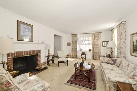 Living - 802 Argyle Ave, Flossmoor, IL 60422 photo 1 of 2