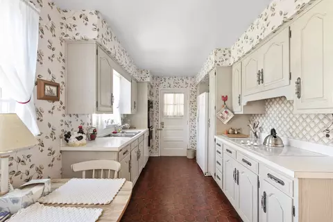 Kitchen - 802 Argyle Ave, Flossmoor, IL 60422 photo 1 of 1