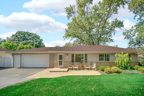 2540 Crystal Dr, Joliet, IL 60435