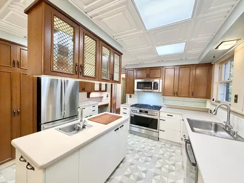 Kitchen - 841 Douglas Ave, Elgin, IL 60120 photo 6 of 9