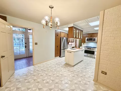 Kitchen - 841 Douglas Ave, Elgin, IL 60120 photo 8 of 9