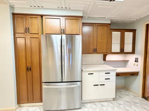 Kitchen - 841 Douglas Ave, Elgin, IL 60120 photo 2 of 9