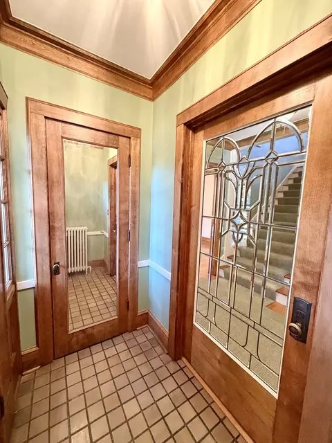 Entry Way - 841 Douglas Ave, Elgin, IL 60120 photo 3 of 10