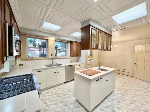 Kitchen - 841 Douglas Ave, Elgin, IL 60120 photo 3 of 9