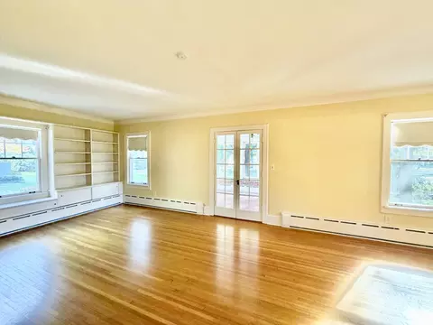 Living - 841 Douglas Ave, Elgin, IL 60120 photo 2 of 13