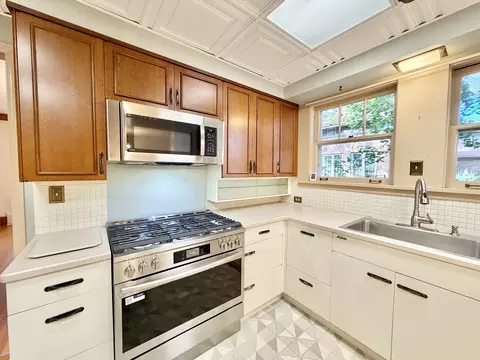 Kitchen - 841 Douglas Ave, Elgin, IL 60120 photo 5 of 9