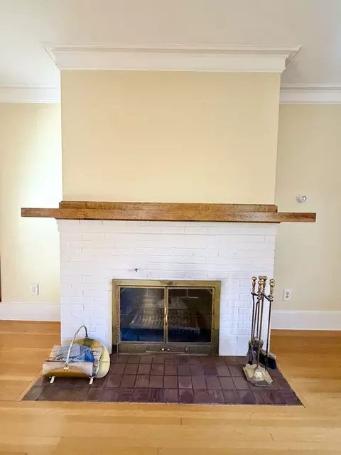 Living - 841 Douglas Ave, Elgin, IL 60120 photo 7 of 13