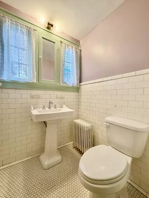 Bath - 841 Douglas Ave, Elgin, IL 60120 photo 1 of 6
