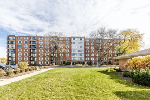 2000 Saint Regis Dr #6C, Lombard, IL 60148