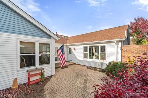 904 Dartmouth Dr, Wheaton, IL 60189