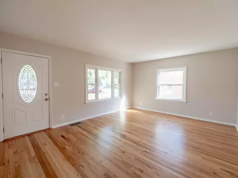 Living - 237 Ingleside Ave, Aurora, IL 60506 photo 1 of 3