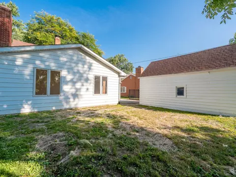 Exterior - 237 Ingleside Ave, Aurora, IL 60506 photo 2 of 2