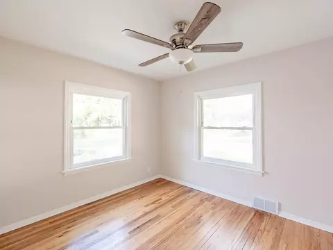 Bedroom - 237 Ingleside Ave, Aurora, IL 60506 photo 1 of 4