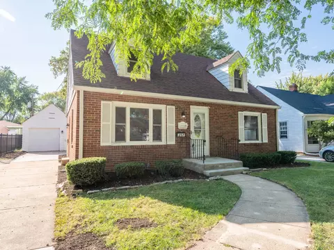 237 Ingleside Ave, Aurora, IL 60506