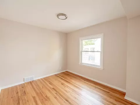 Bedroom - 237 Ingleside Ave, Aurora, IL 60506 photo 2 of 4