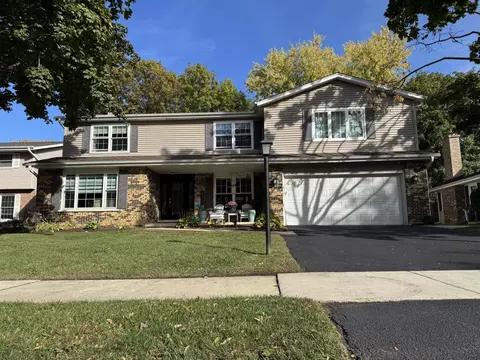32 Westmoreland Ln, Naperville, IL 60540