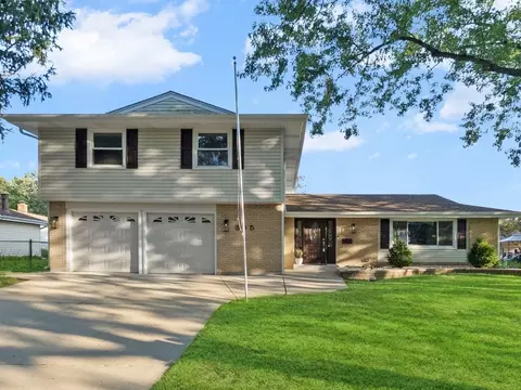 305 Williams Dr, Schaumburg, IL 60193