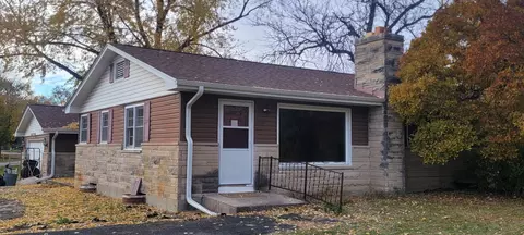 833 Gary Ave, Aurora, IL 60506