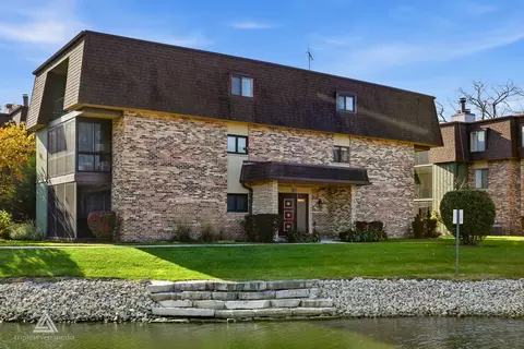 9180 South Rd #D, Palos Hills, IL 60465