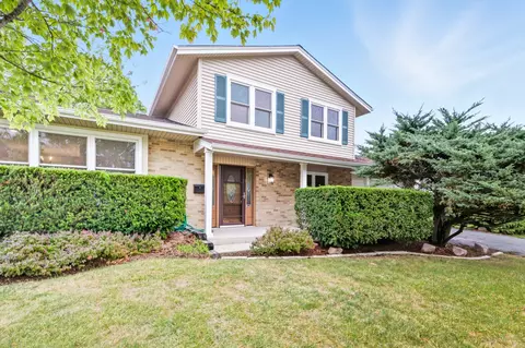 3725 N Firestone Dr, Hoffman Estates, IL 60192