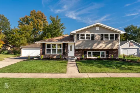 15021 Kenton Ave, Midlothian, IL 60445