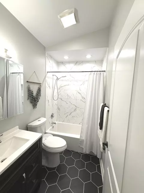 Bath - 113 Walters Ln #2A, Itasca, IL 60143 photo 1 of 1