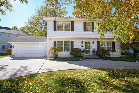 84 N Parkside Ave, Glen Ellyn, IL 60137