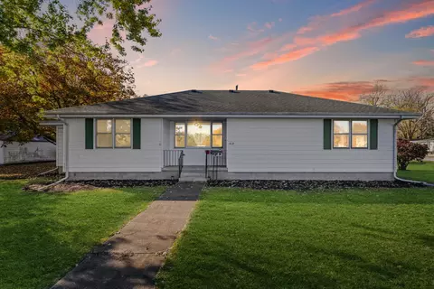 419 N Main St, Farmer City, IL 61842