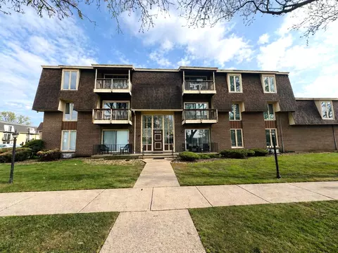 5721 W 103rd St #204, Oak Lawn, IL 60453