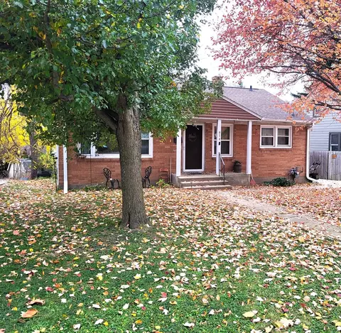 914 Cooper St, Dixon, IL 61021