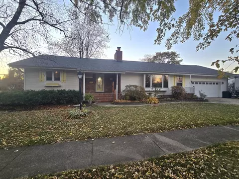 614 S Thomas St, Gilman, IL 60938