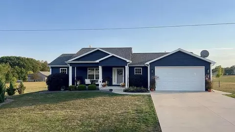 6227 E Sarver Ln, Argenta, IL 62501